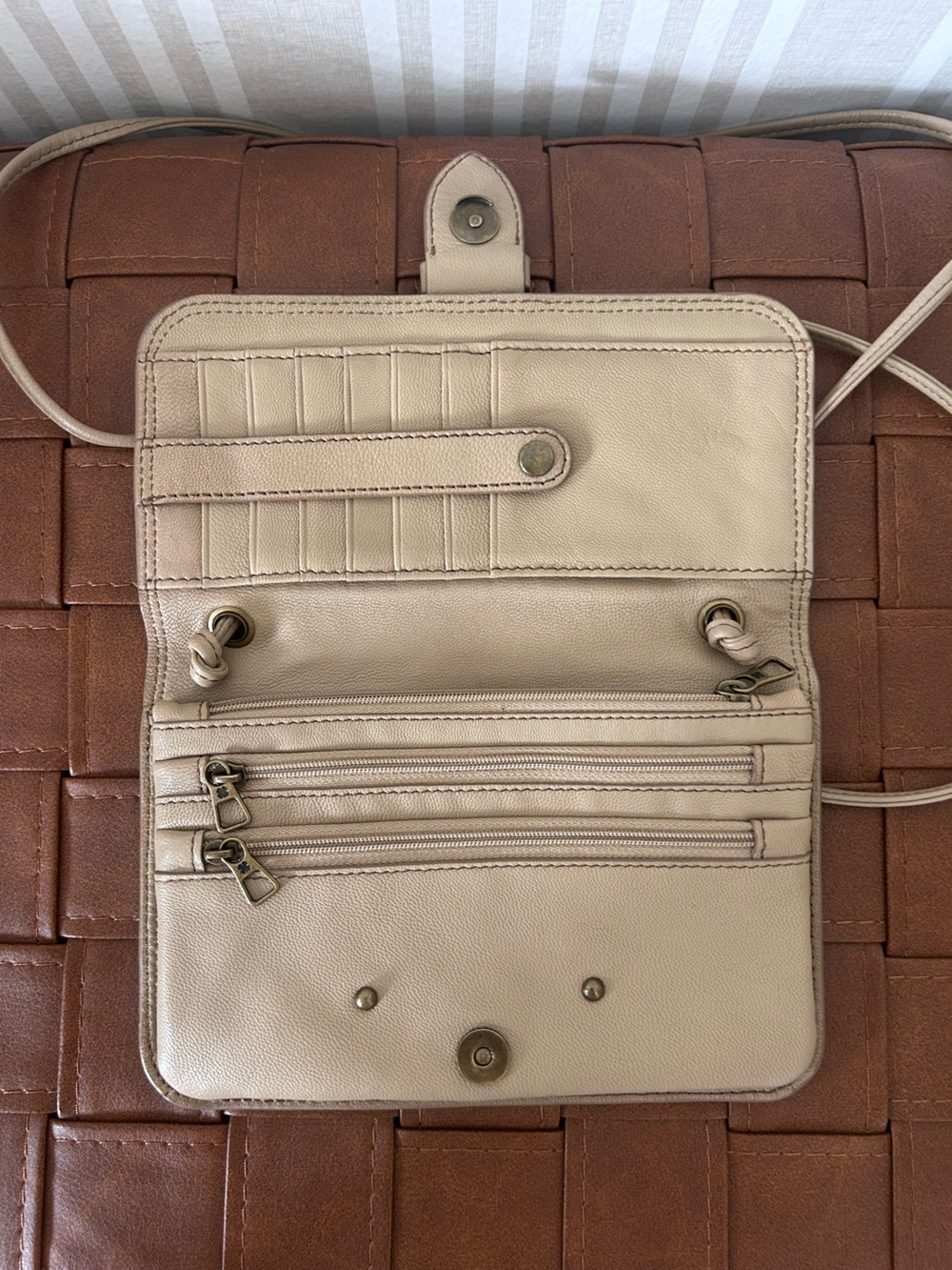 Lucky Brand Vintage Taupe 100% Leather Convertible Wallet Crossbody Purse Bag - Picture 7 of 15